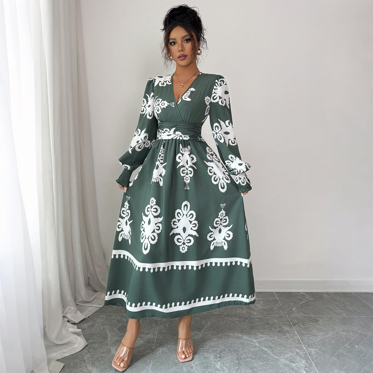 Polyester Chic – Robe longue manches imprimé ethnique vert armée
