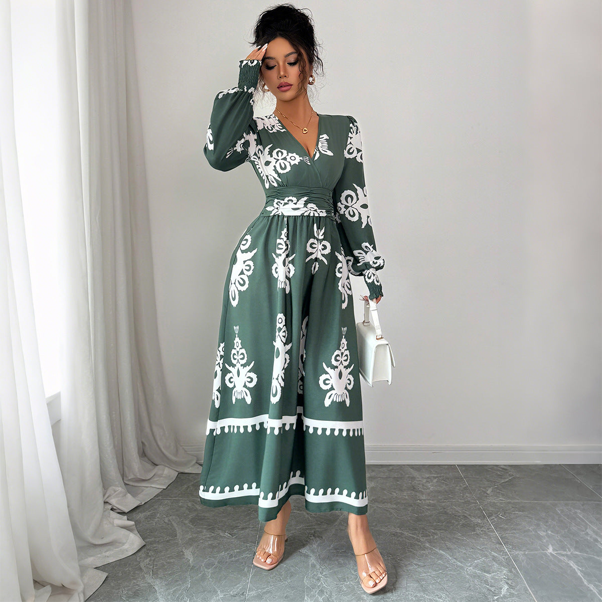 Polyester Chic – Robe longue manches imprimé ethnique vert armée