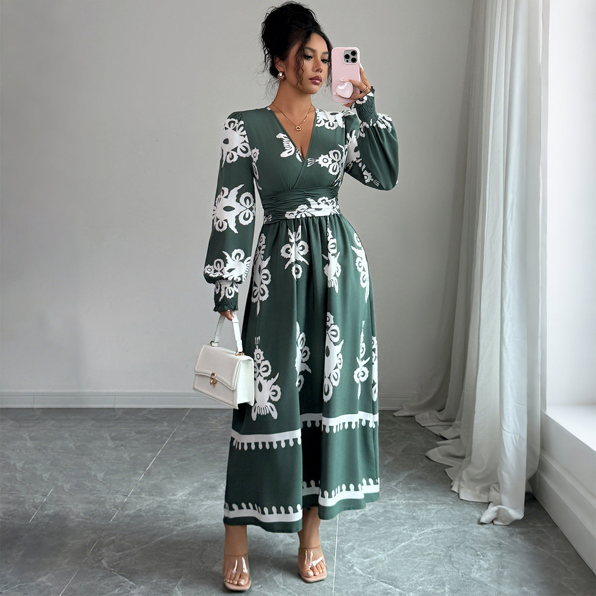 Polyester Chic – Robe longue manches imprimé ethnique vert armée